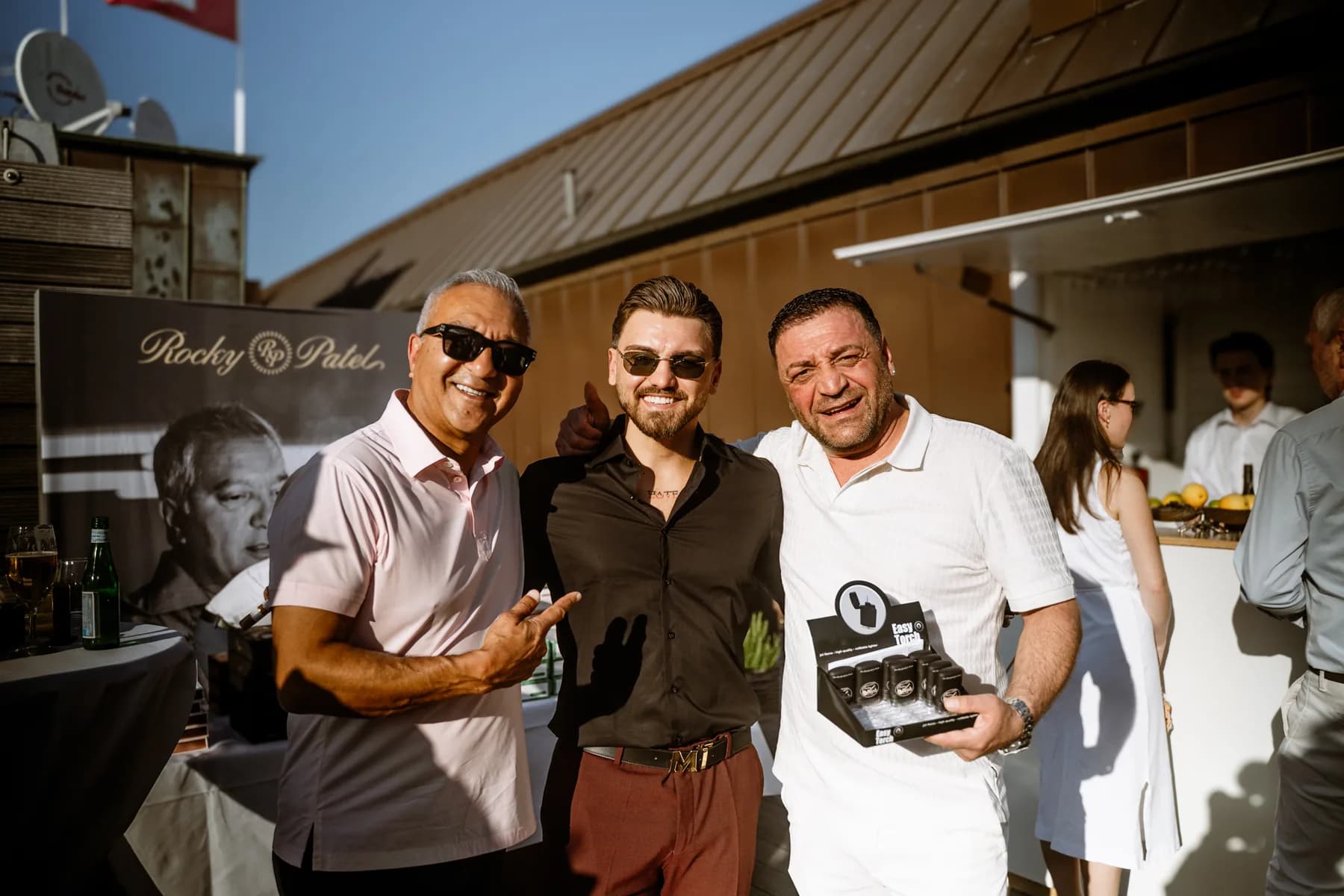 Das Team von Pfeifen Tesch bei einer Zigarrenveranstaltung mit Rocky Patel